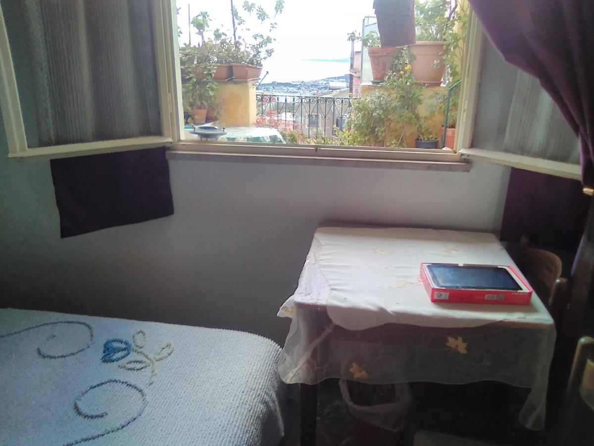 Room In Guest Room - Single Room With Shared Bathroom Taormina Luaran gambar