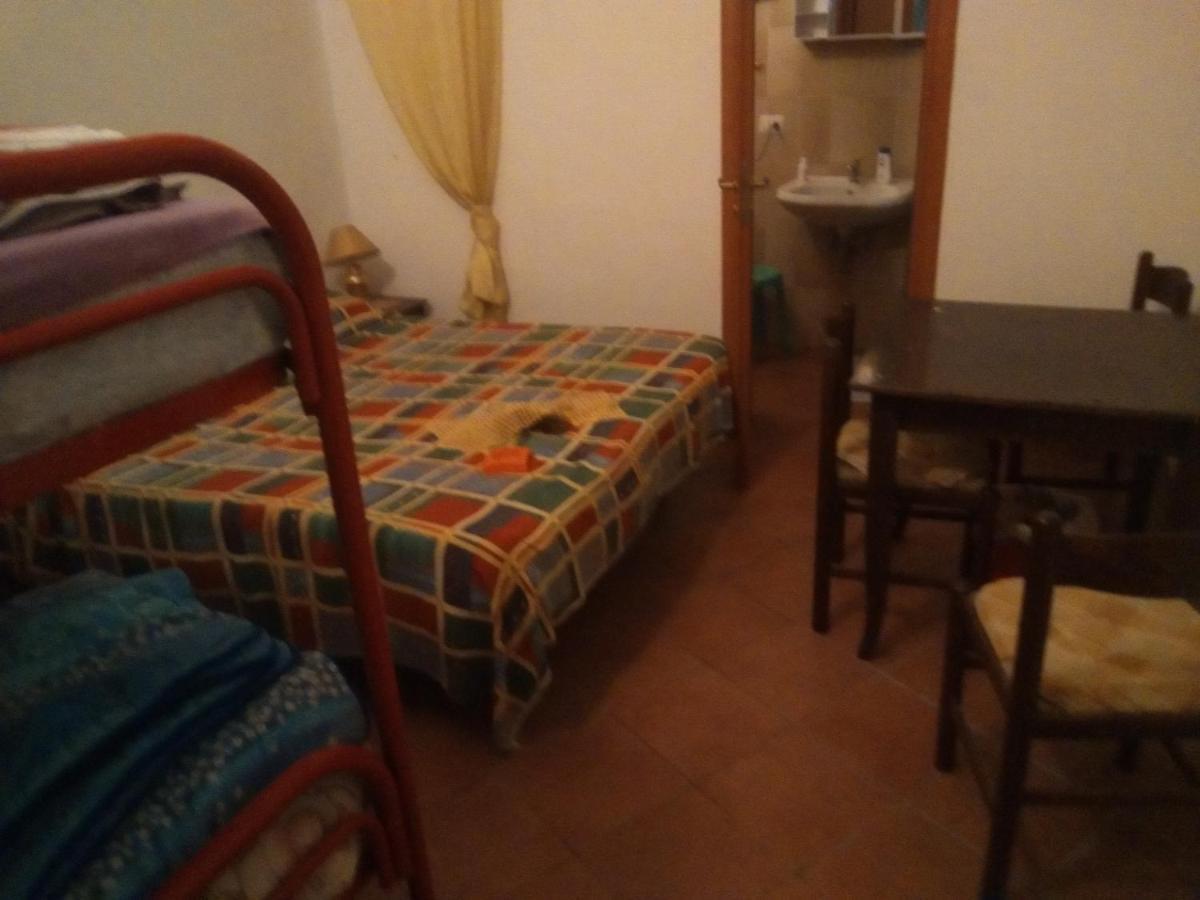 Room In Guest Room - Single Room With Shared Bathroom Taormina Luaran gambar