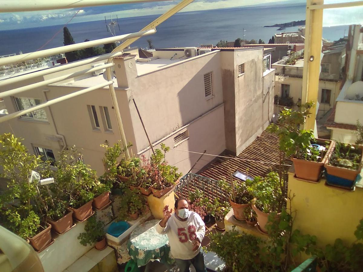 Room In Guest Room - Single Room With Shared Bathroom Taormina Luaran gambar